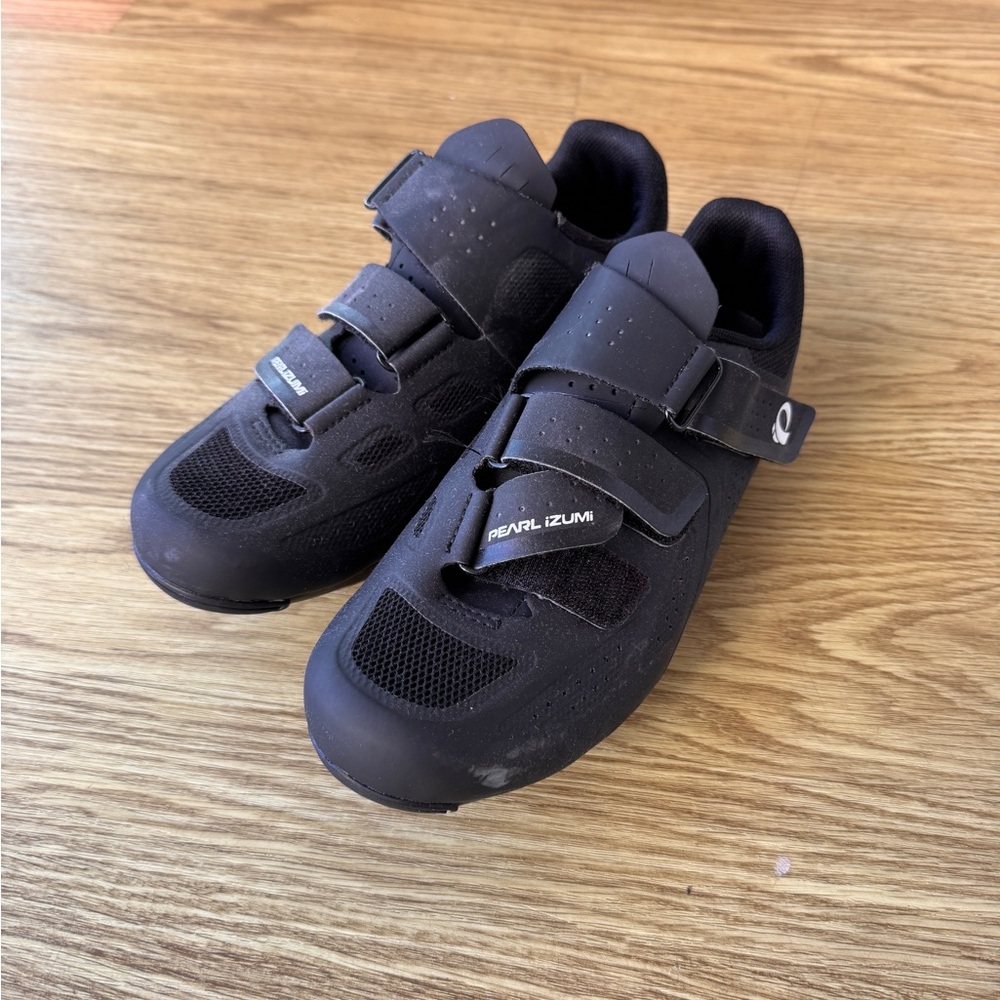 Pearl Izumi Cycling shoes with cleats
